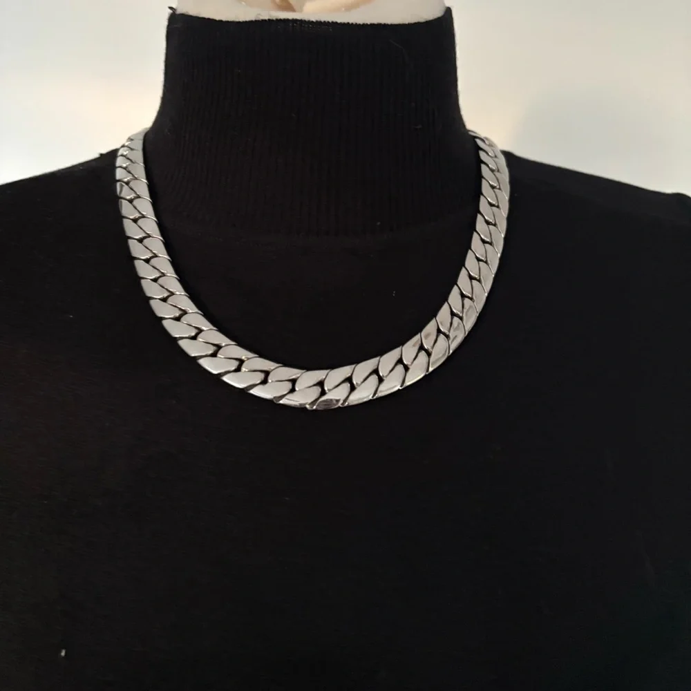 Silver tone unisex chain